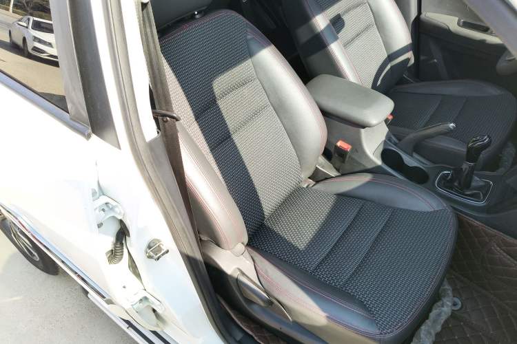 Used Chery Tiggo 3 2016 1.6L Manual ZhiShang Edition