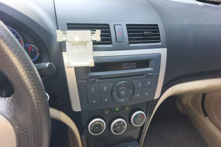 Used Haima Fumei 2014 Sedan 1.6L Manual Luxury Edition Audio And AC Panel