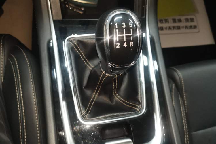 Used CHANGAN Eado 2018 High-Energy Edition 1.6L GDI Manual Pioneer Model China V Standard Gear Lever