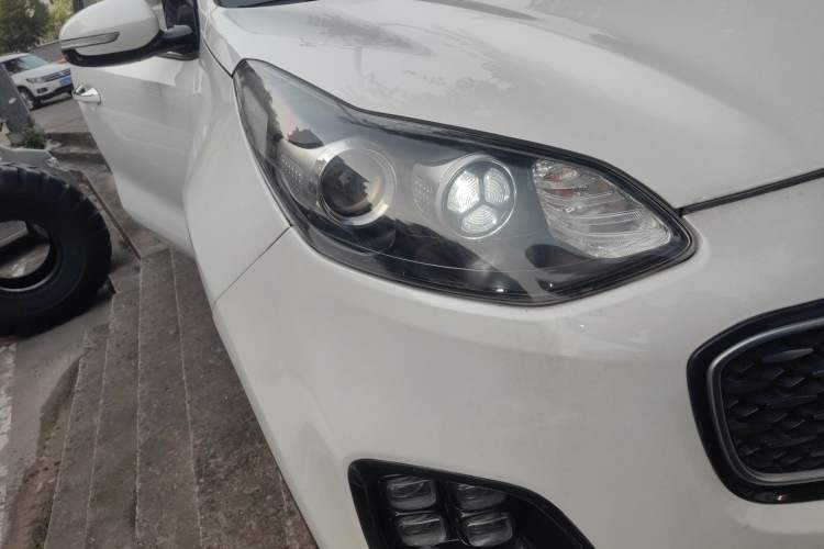 Used Kia KX5 2017 1.6T Automatic Two-Wheel Drive 15th Anniversary Special Edition DLX Right Front Headlight