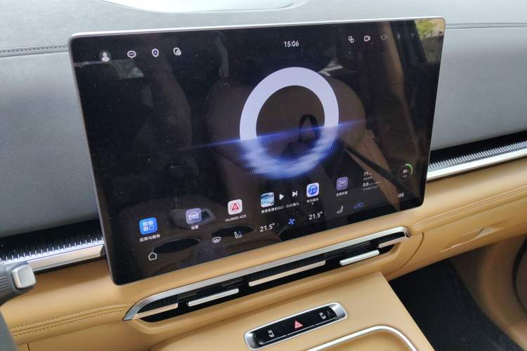 Used VOYAH Dream 2025 PHEV Four-Wheel Drive Prestige Qiankun Edition Audio And AC Panel