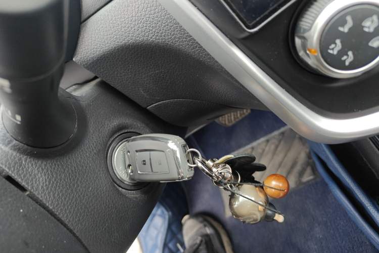 Used Nissan Tiida 2016 1.6L CVT Cool Dynamic Edition Vehicle Key