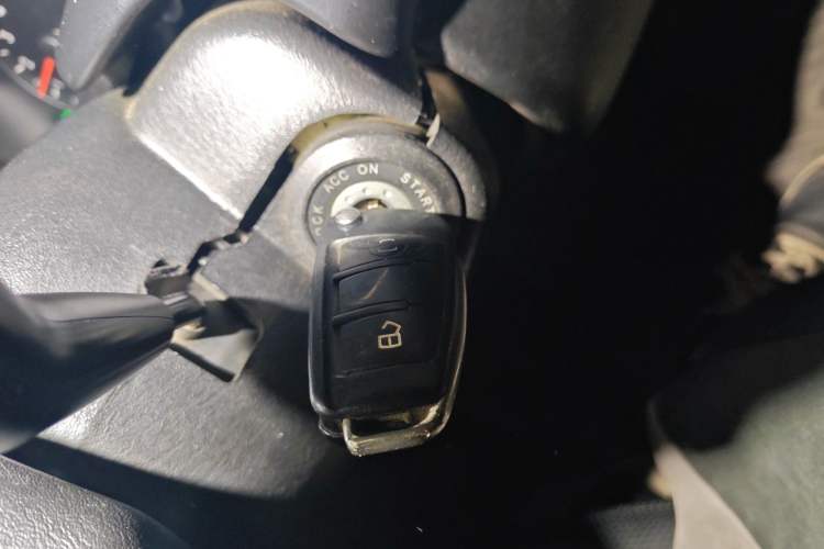 Used JAC Group Refine 2008 2.0L Shuttle Gasoline Basic Version with Single Air Conditioner Vehicle Key