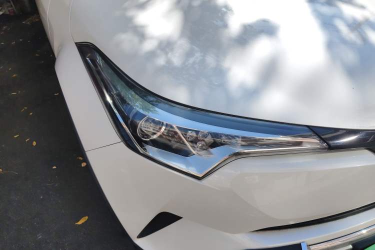 Used Toyota C-HR 2018 2.0L Leading Edition China V-standard Right Front Headlight