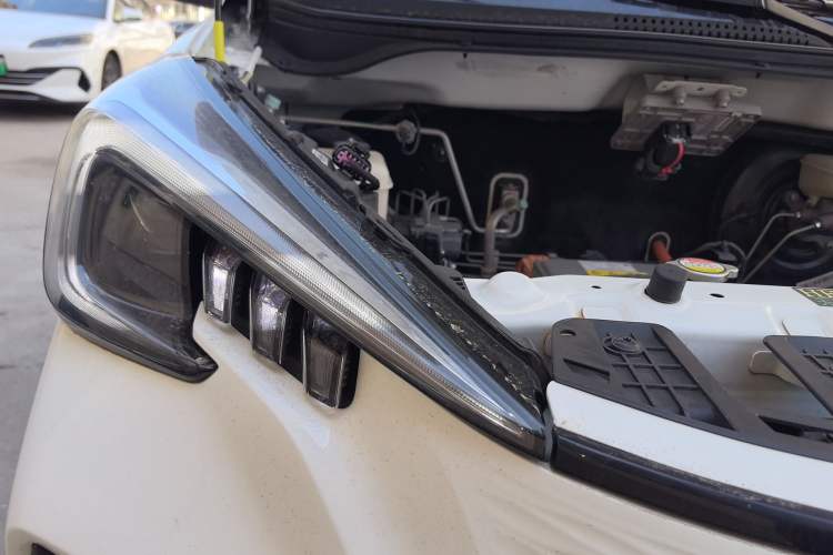 Used CHANGAN Benni E-Star 2022 Charming Edition Colorful Model Lithium Iron Phosphate Right Front Headlight