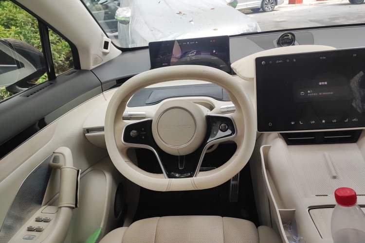 Used Hima Luxeed R7 2024 All-Electric 802 km Max Steering Wheel