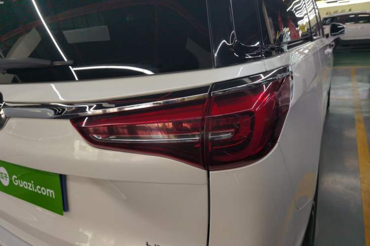 Used Buick GL8 2022 ES Landtrek 653T Luxury Edition Exterior 3