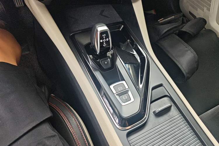 Used Lynk & Co 02 2018 1.5T DCT Two-Wheel Drive Zhaopu Version China V Standard Gear Lever