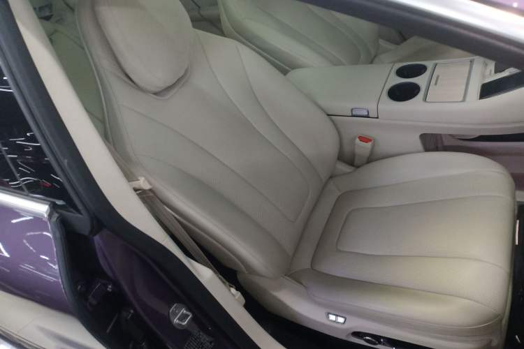 Used Hima Luxeed R7 2025 Range-Extended Version 251 km Max Right Front Seat