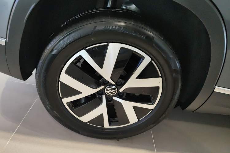 Used Volkswagen Tayron 2023 300TSI Two-Wheel-Drive Luxury Plus Advanced Edition
