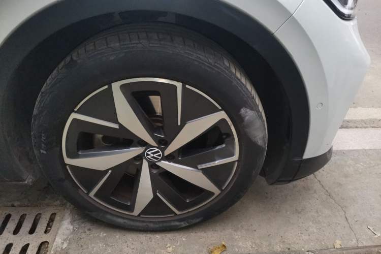 Used Volkswagen ID.4 CROZZ 2022 Long-Range Lite PRO Edition Right Front Wheel Hub