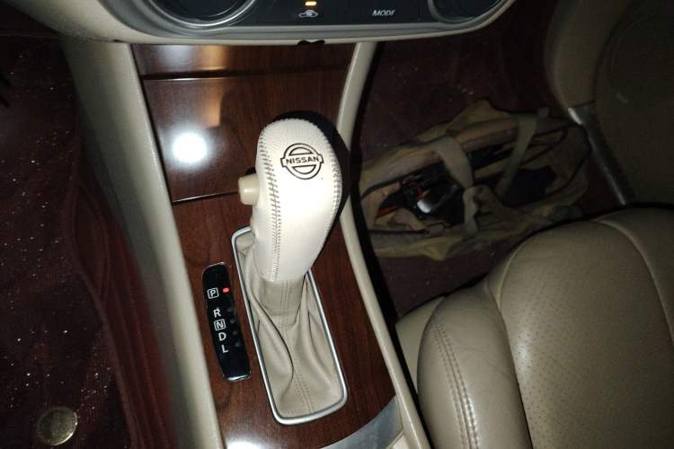 Used Nissan Sylphy 2012 Classic 1.6XE Automatic Comfort Edition Gear Lever