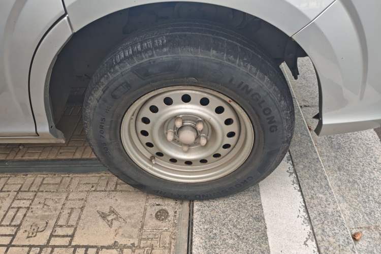 Used Foton Scenic G5 2022 2.0T Diesel Commercial Version Standard Window 5/6 Seats 4F20TC3
