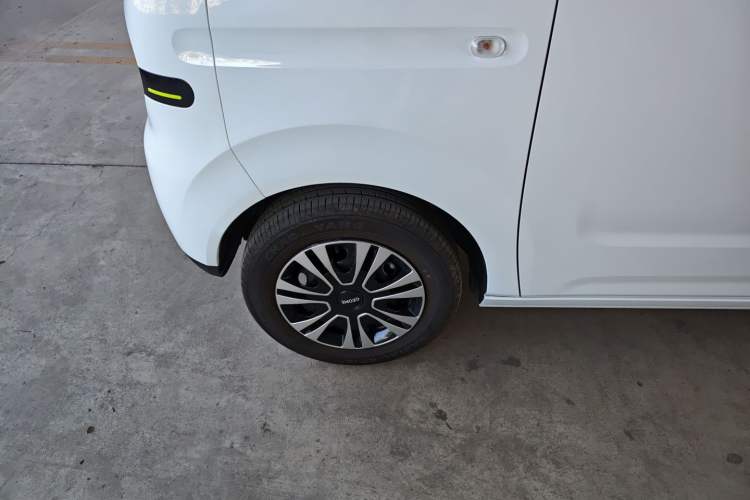 Used Geely Galaxy Panda 2025 210 km – Yuanqi Bear Left Front Wheel Hub