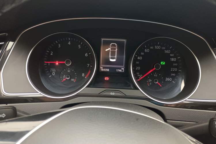 Used Volkswagen Magotan 2018 330TSI DSG Luxury Model Odometer Close Up