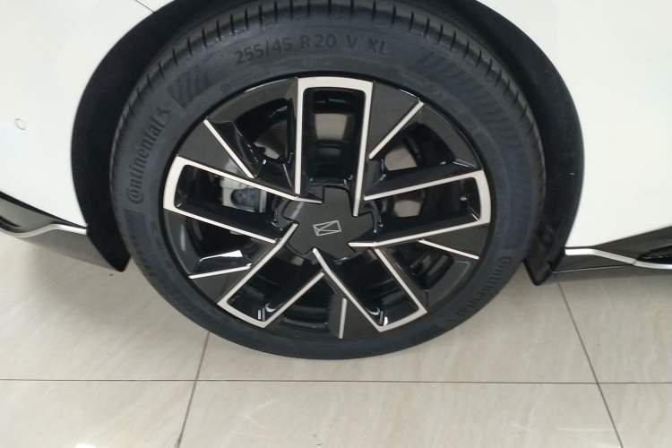 Used Avatr 06 2025 Max All-Electric Version Right Rear Wheel Hub