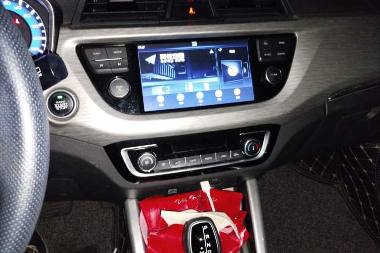 Used Geely Auto Vision X3 2017 1.5L Automatic Luxury Model Audio And AC Panel