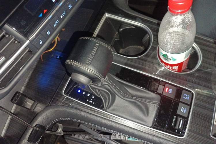 Used Toyota SIENNA 2021 2.5L Hybrid Platinum Edition
