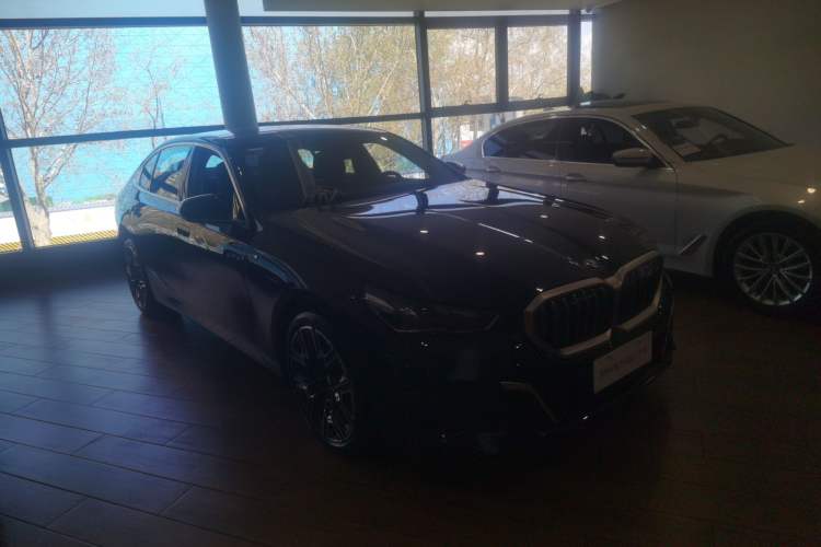 Used BMW 5 Series 2025 530Li Luxury Edition M Sport Package
