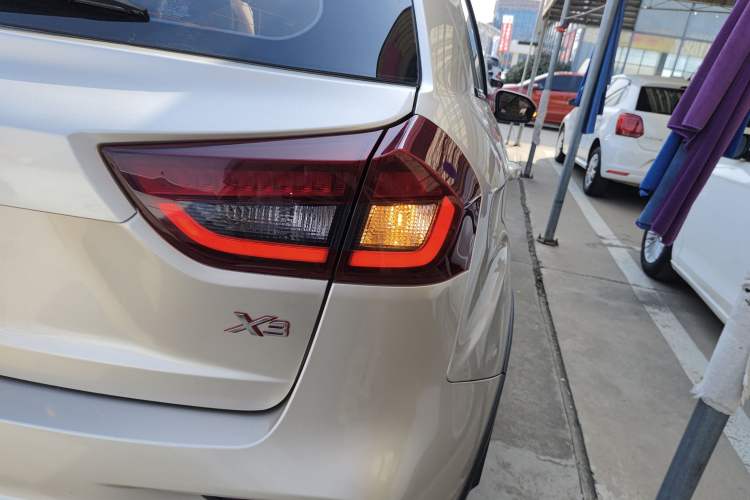 Used Geely Auto Vision X3 2019 Upgraded Model 1.5L CVT Elite Version