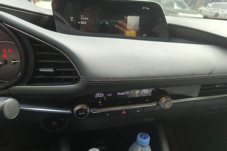 Used Mazda 3 Axela 2021 2.0L Automatic Zhiya Edition Audio And AC Panel