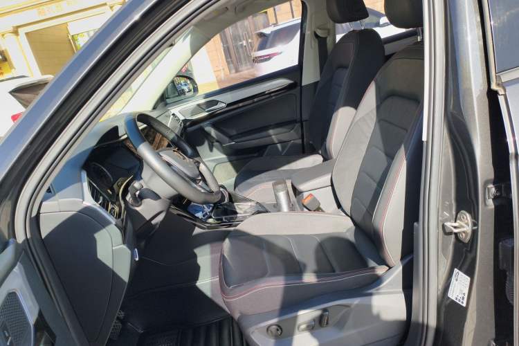 Used Volkswagen Tayron 2020 330TSI Two-Wheel Drive Luxury Smart Connectivity Version Left Front Seat