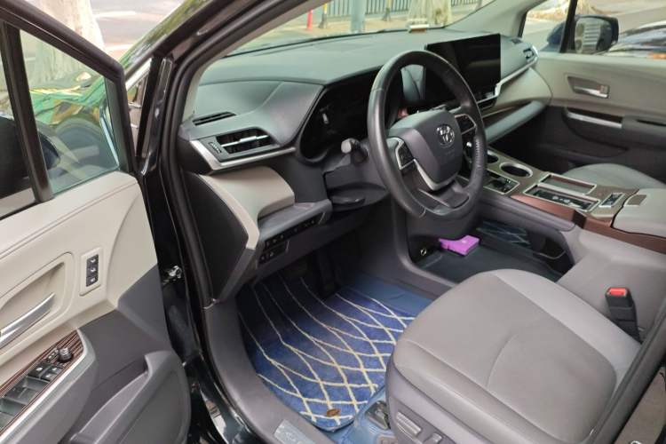 Used Toyota Granvia 2023 2.5L Hybrid Prestige VIP Edition
