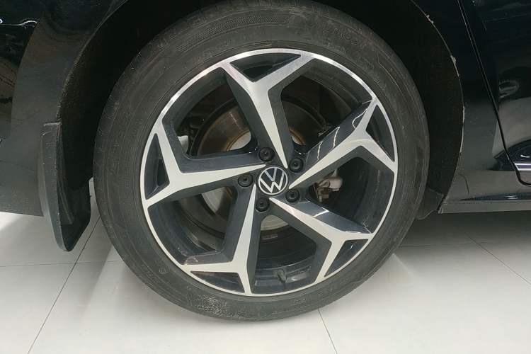 Used Volkswagen Passat 2025 Outstanding Model 380TSI Starry Dragon Edition Right Rear Wheel Hub