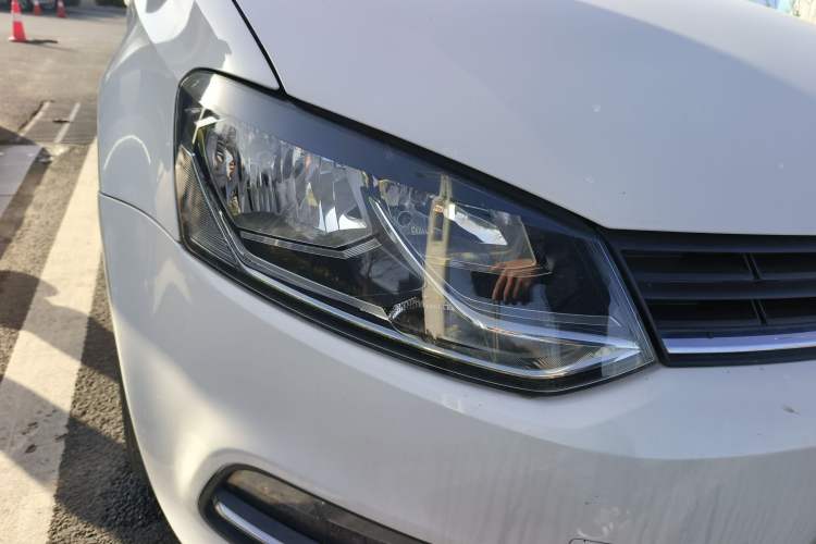 Used Volkswagen Polo 2016 1.6L Automatic Comfort Model
