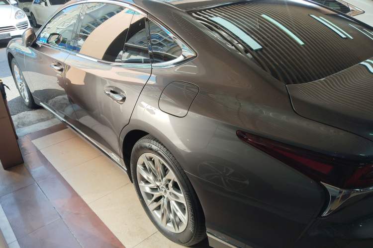 Used Lexus LS 2020 500h Luxury Edition China VI Standard
