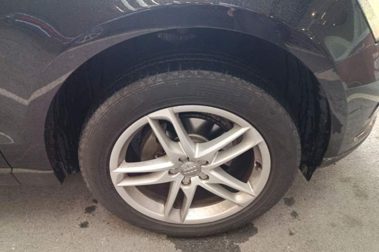 Used Audi Q5 2017 40 TFSI Comfort Model Right Front Wheel Hub