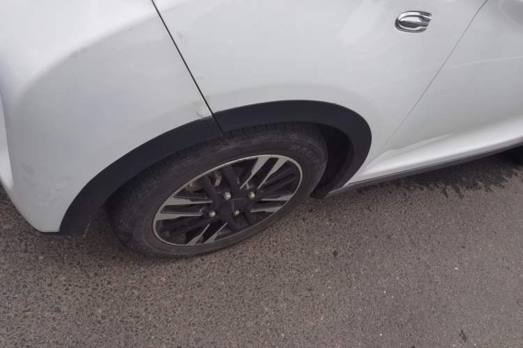 Used Chery QQ Little Ant 2022 Updated Version Sweet Pink Edition Full-Sugar Version 55kW 408km Range (Triple-Lithium Battery) Left Front Wheel Hub