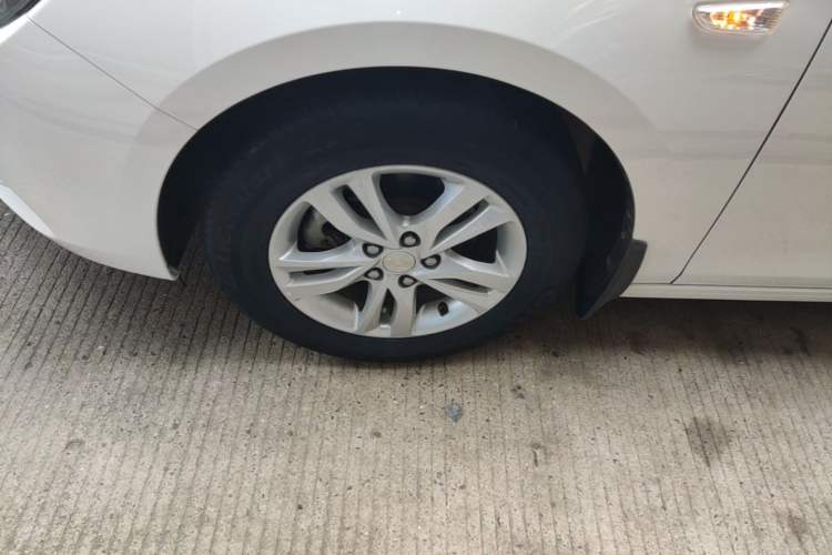 Used Chevrolet Cavalier 2019 320 Automatic Xinyue Edition Left Front Wheel Hub