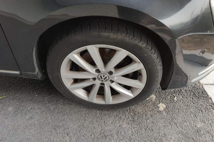 Used Volkswagen Magotan 2012 Facelift 1.8TSI Prestige Model Right Front Wheel Hub