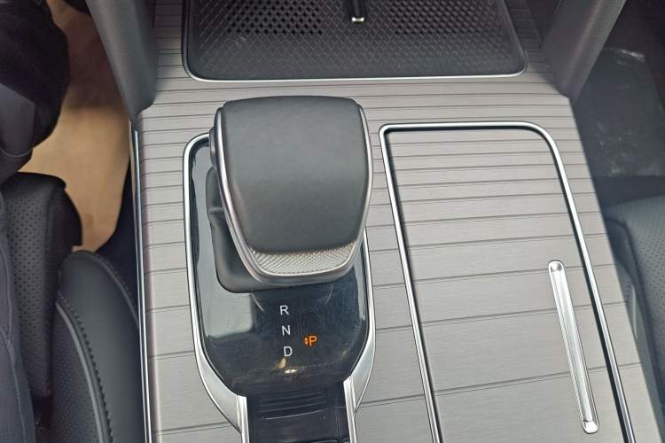 Used Hongqi HS7 PHEV 2024 2.0T PHEV Four-Wheel-Drive Flagship Edition 6 Seats
