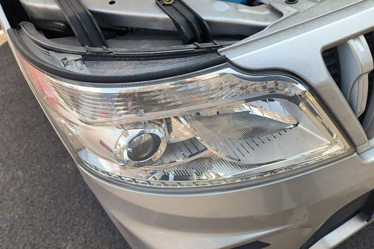 Used CHANGAN KAICHENG Ruixing M60 2023 1.5L GDI Comfort-Class Passenger Vehicle 6/7 Seats Right Front Headlight