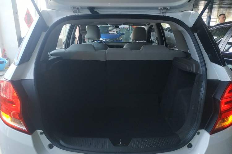 Used Chevrolet Lova RV 2016 1.5L Manual Comfort Edition Trunk