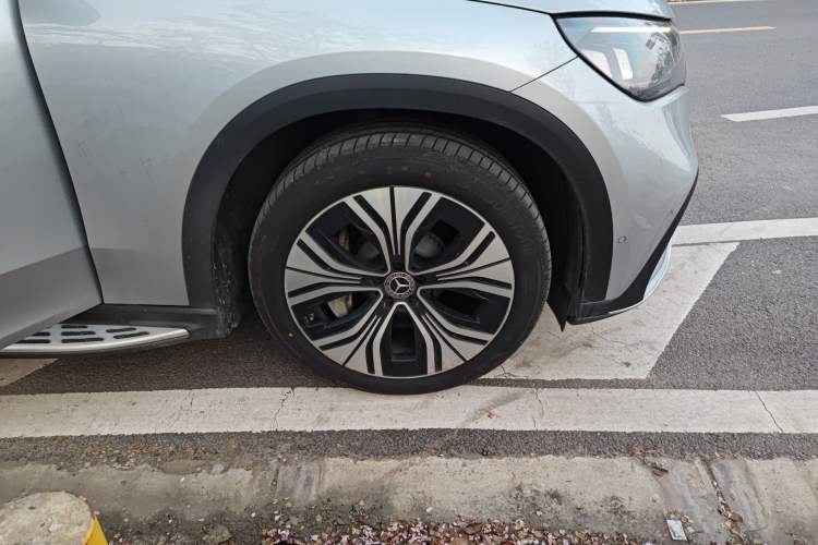 Used Mercedes-Benz EQE SUV 2023 350 4MATIC Luxury Edition Right Front Wheel Hub