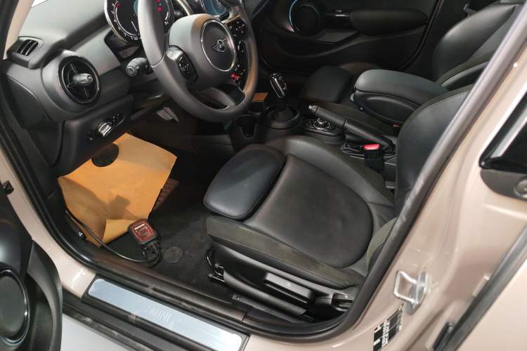 Used MINI MINI 2022 Updated 1.5T COOPER Classic Edition Five-Door Version