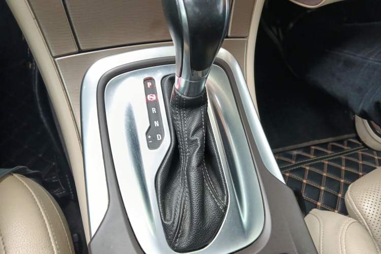 Used Opel Insignia 2013 2.0T Two-Wheel-Drive Luxury Version Gear Lever