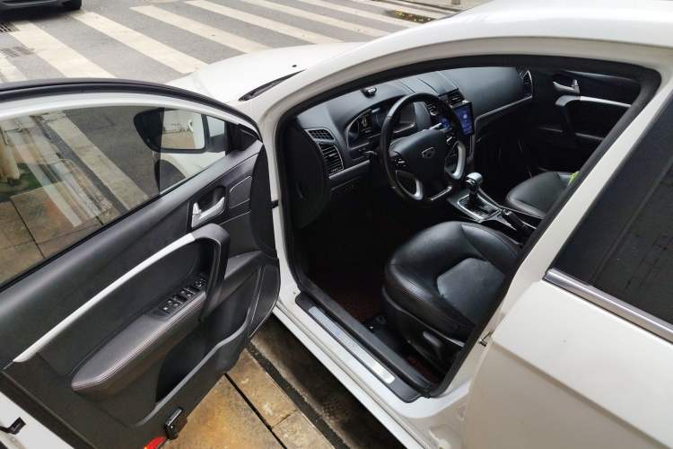 Used Geely Auto Emgrand 2015 Sedan 1.5L CVT Upward Version Driver Seat