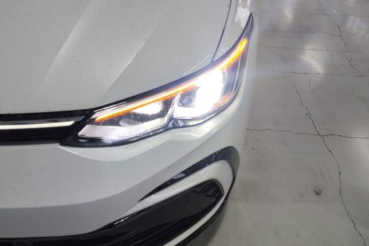 Used Volkswagen Golf 2024 280TSI DSG R-Line 50th Anniversary Edition
