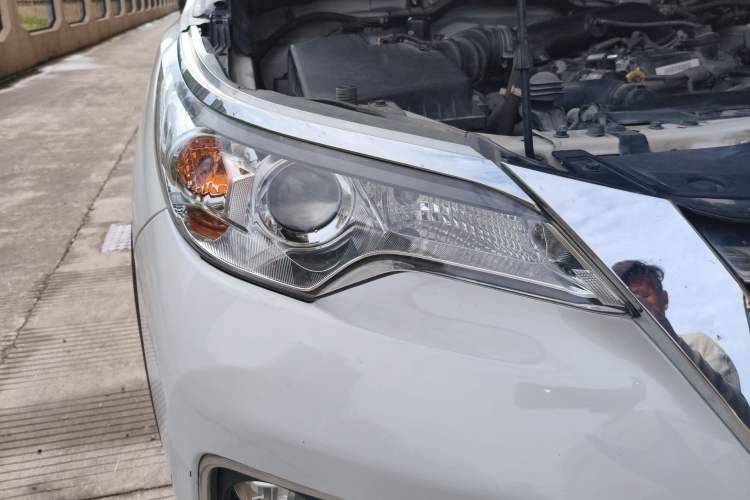 Used Toyota Fortuner  Right Front Headlight