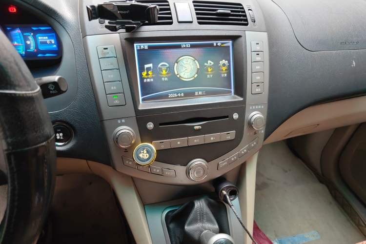 Used BYD S6 2013 Jingyue Edition 2.0L Manual Elite Model 5 Seats Audio And AC Panel