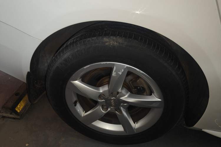 Used Audi A4L 2013 35 TFSI Automatic Comfort Model Right Rear Wheel Hub
