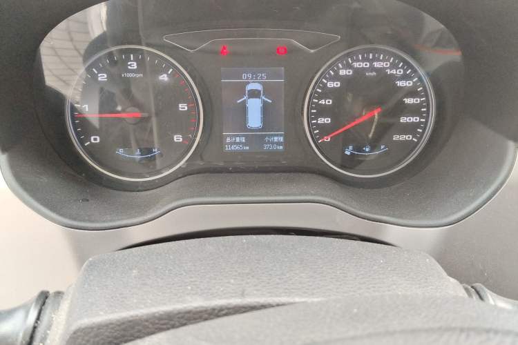 Used JAC Refine M4 2017 1.9T Diesel Manual Comfort Model Odometer Close Up