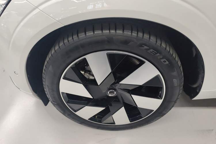 Used Volvo XC60 New Energy 2025 Plug-in Hybrid Long-Range All-Wheel Drive Smart Luxury Edition
