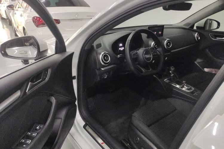 Used Audi A3 2017 Limousine 35 TFSI Sport Edition Driver Seat