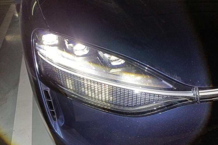 Used Hima AITO M9 2025 All-Electric Max Version 100 kWh 6-Seater