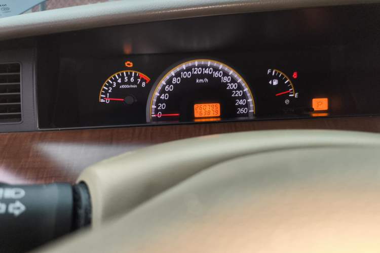 Used Nissan Teana 2006 230JK-S Comfort Sunroof Odometer Close Up